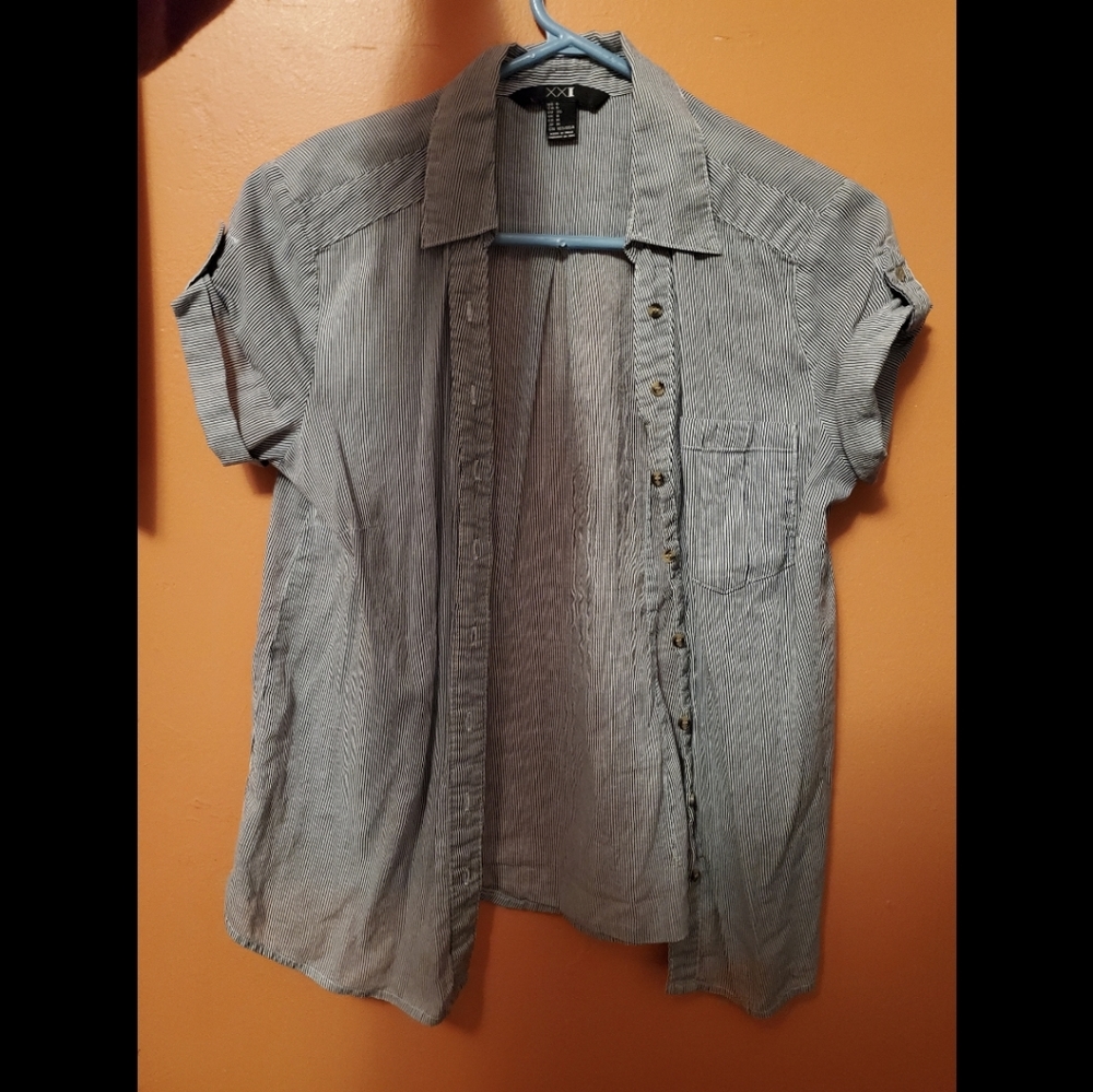Cute Rosie the Riveter style blouse